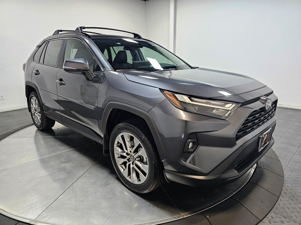 2025 Toyota RAV4 XLE 2