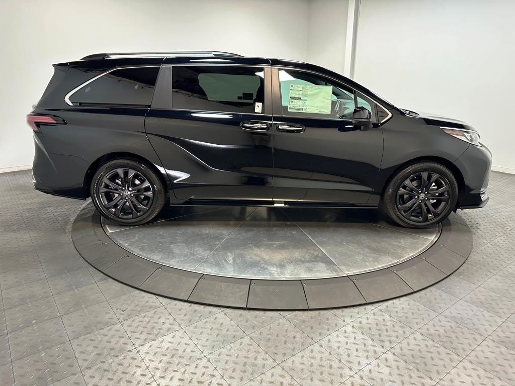 2024 Toyota Sienna XSE 9