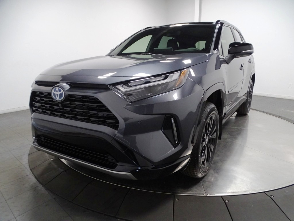 2025 Toyota RAV4 Hybrid XSE 3