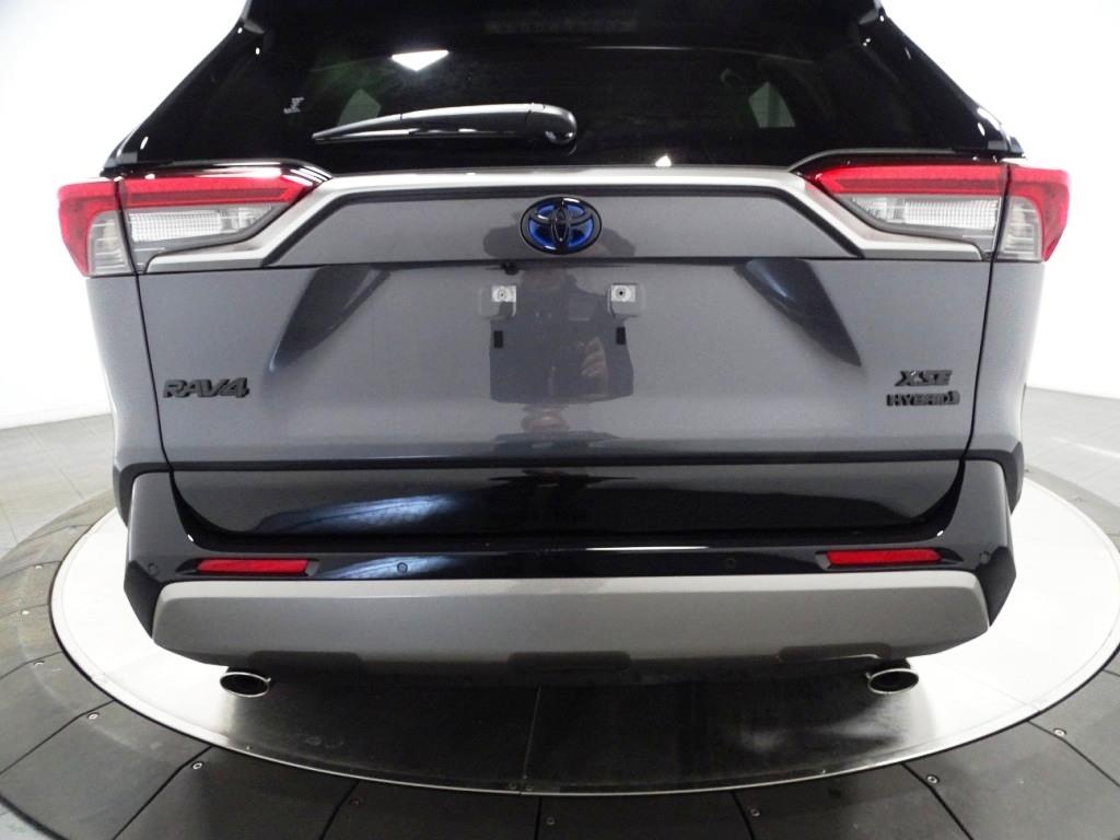 2025 Toyota RAV4 Hybrid XSE 8