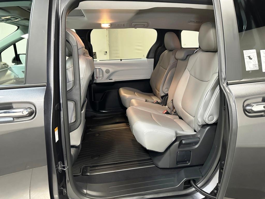 2025 TOYOTA SIENNA XLE 21