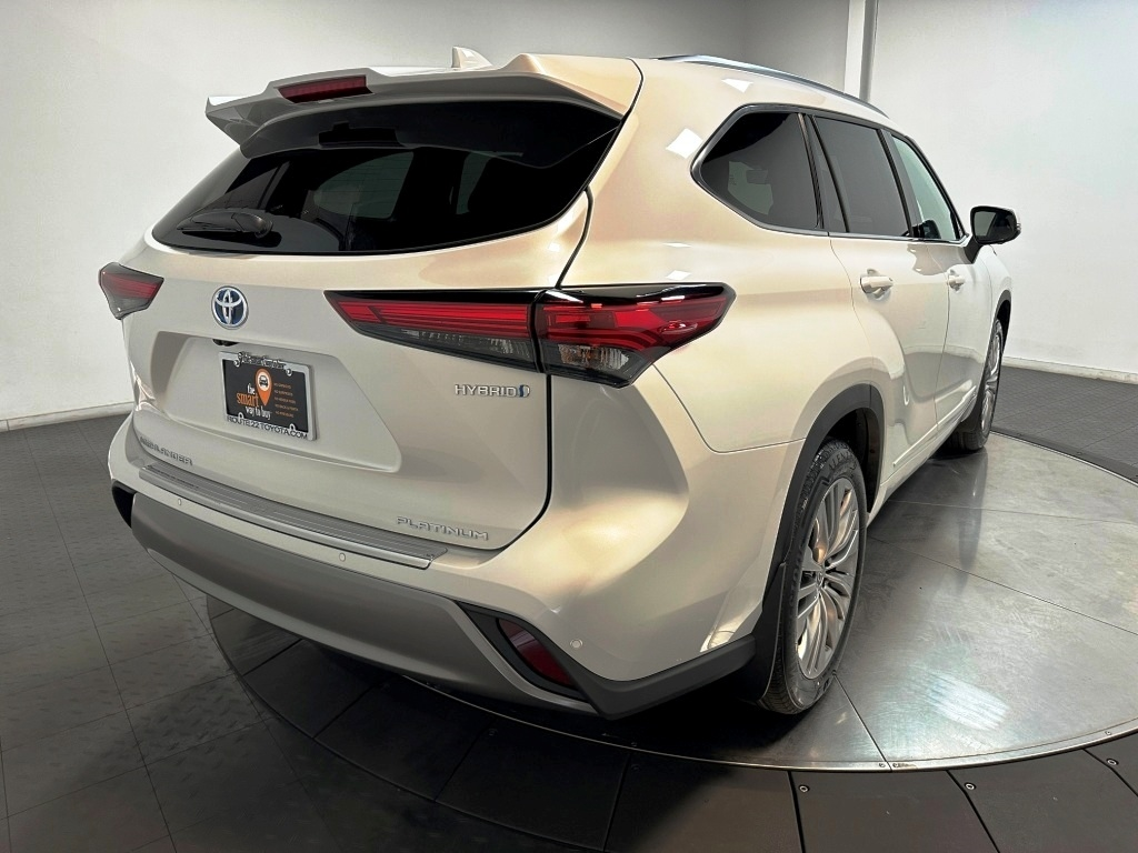 2025 Toyota Highlander Hybrid Platinum 8