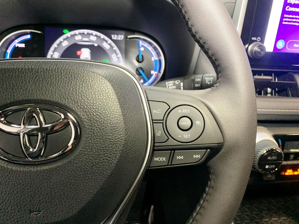 2025 Toyota RAV4 Hybrid XLE 17