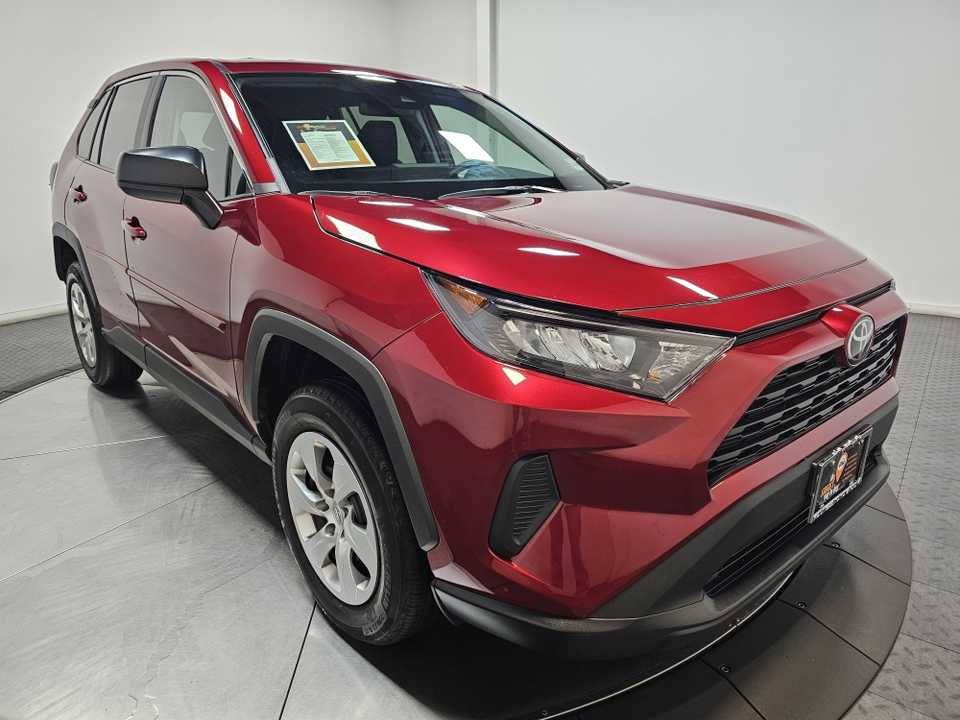 2022 Toyota RAV4 LE 2