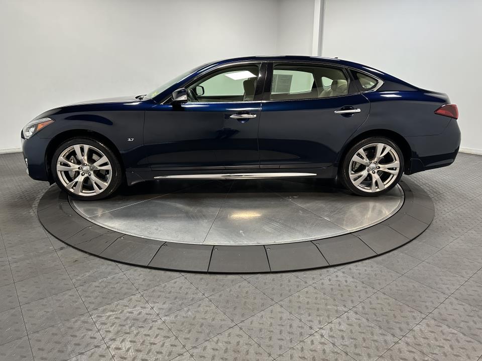 2016 INFINITI Q70L  8