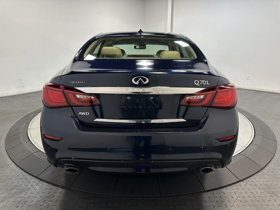 2016 INFINITI Q70L  11