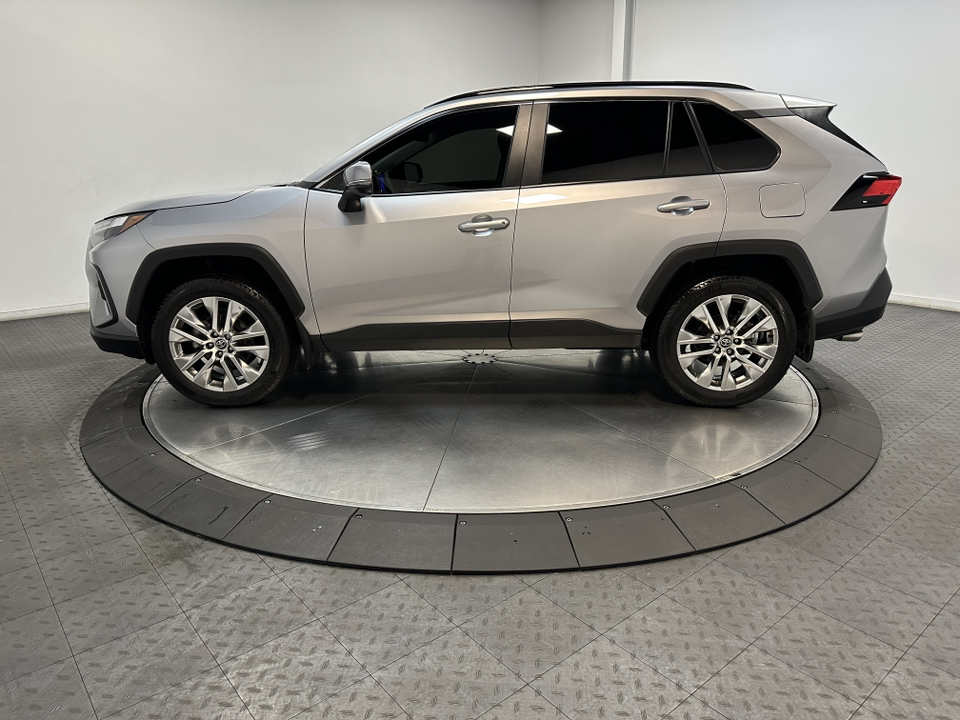 2024 Toyota RAV4 XLE Premium 8