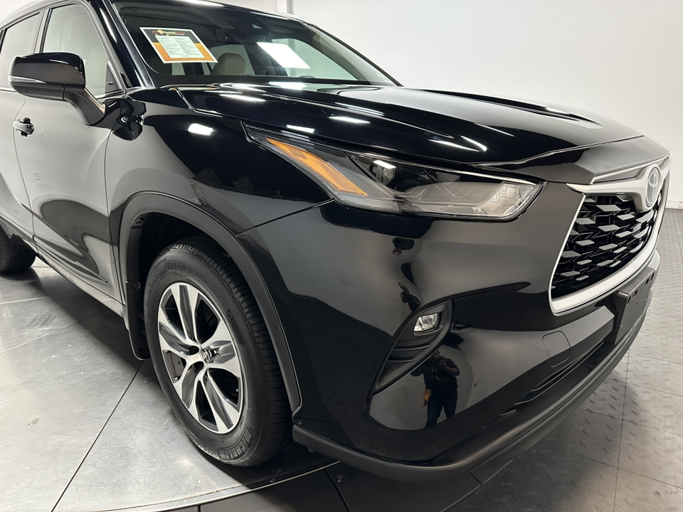 2022 Toyota Highlander XLE 3