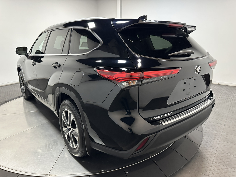 2022 Toyota Highlander XLE 9