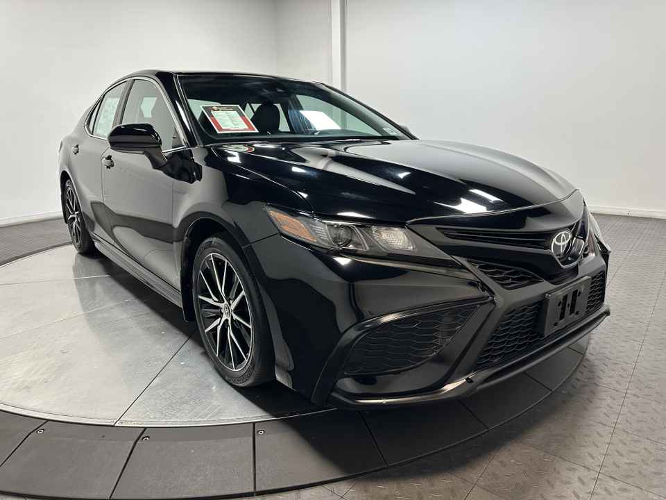 2021 Toyota Camry SE 2