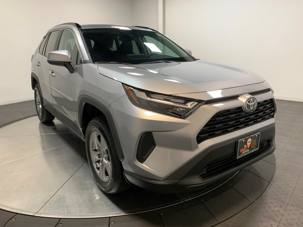 2025 Toyota RAV4 XLE 2