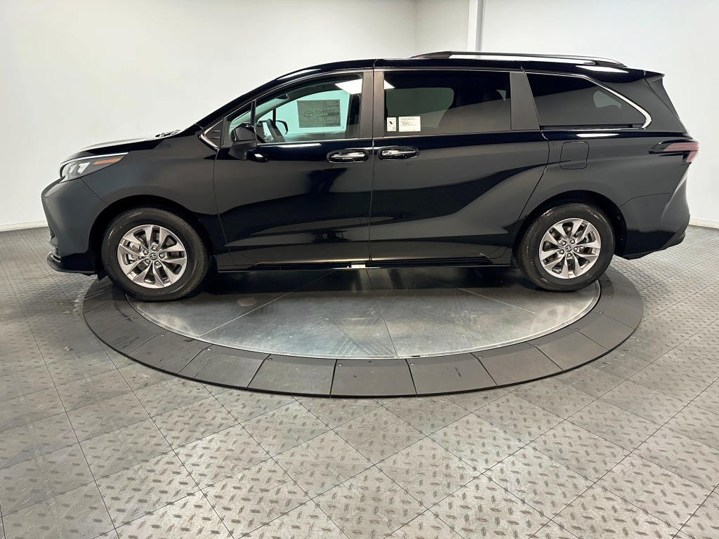 2025 Toyota Sienna XLE 5