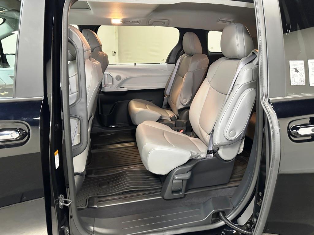 2025 Toyota Sienna XLE 21