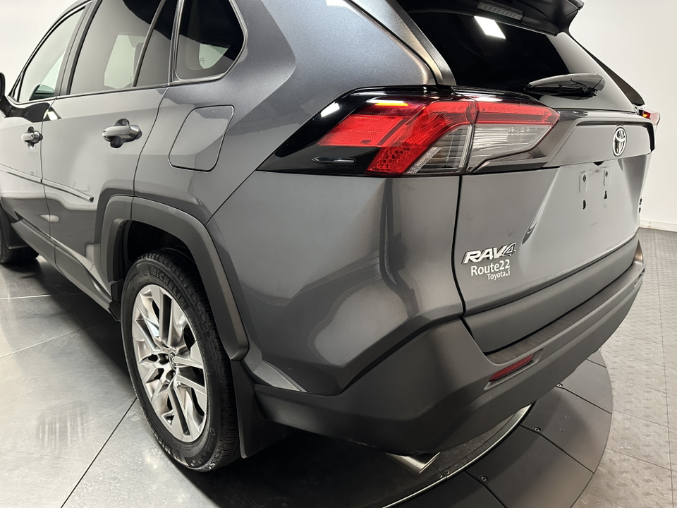 2021 Toyota RAV4 XLE Premium 10