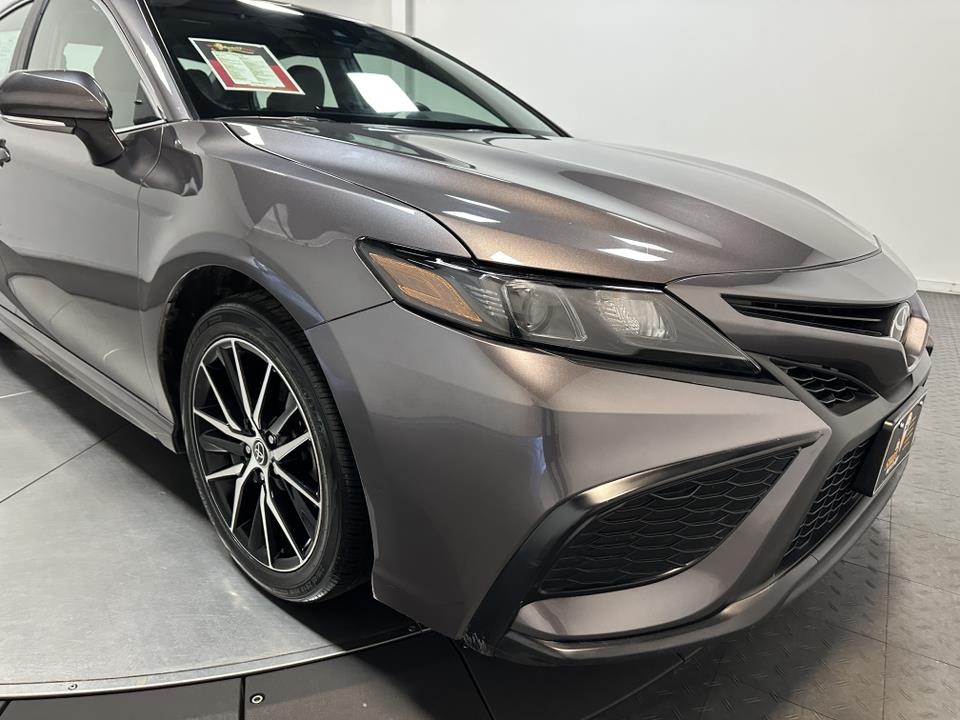 2023 Toyota Camry SE 3