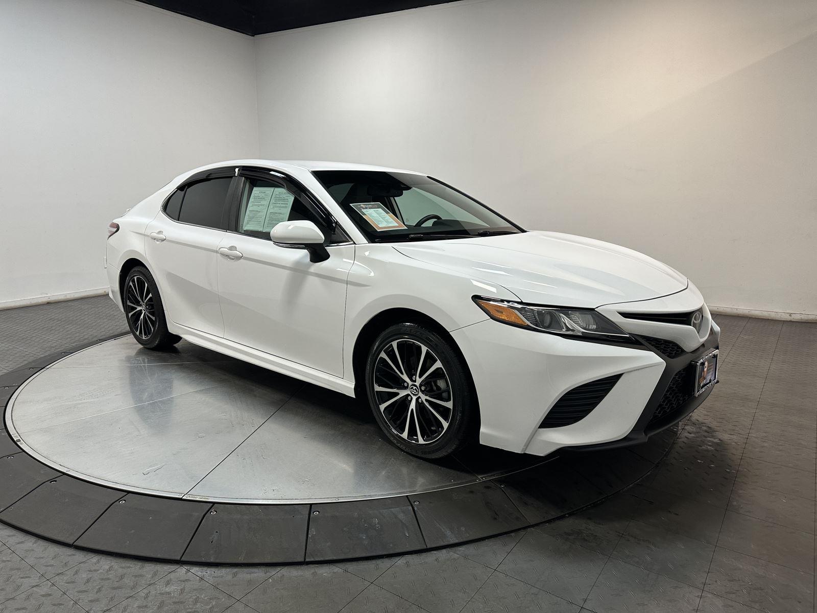 2020 Toyota Camry SE FWD