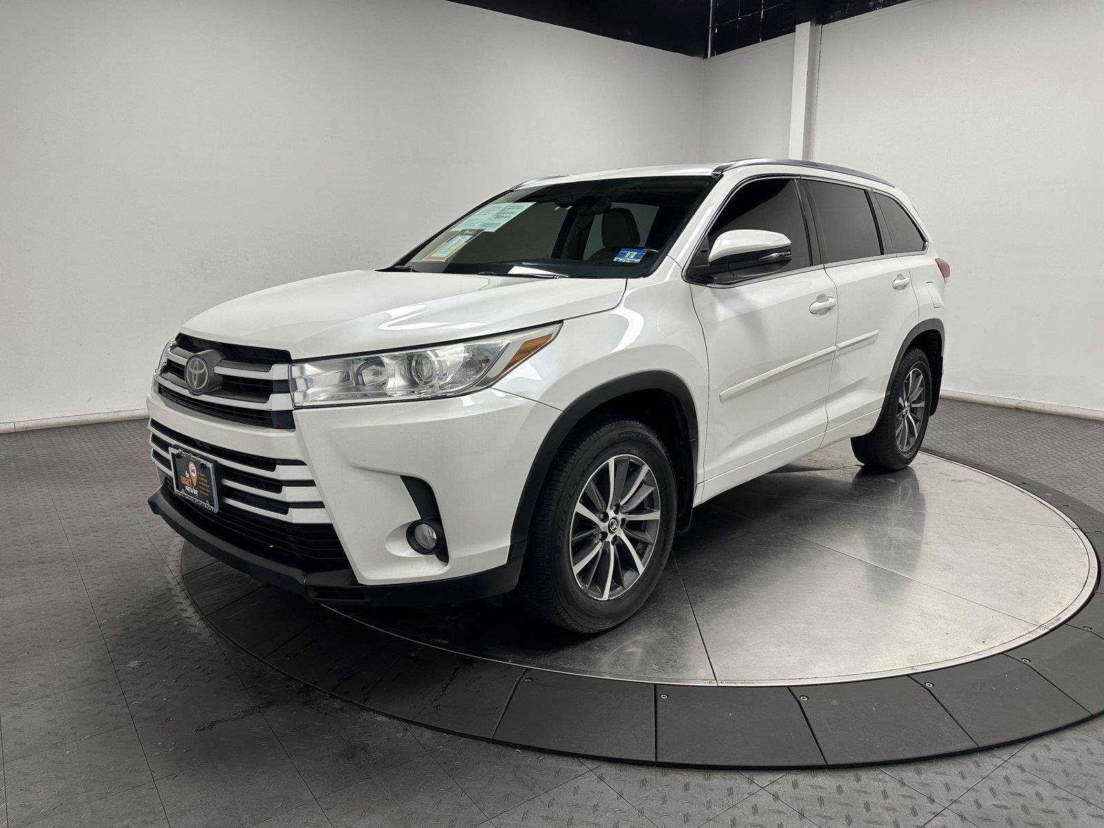 White (Blizzard Pearl) 2018 Toyota Highlander SUV / Crossover All-Wheel Drive Automatic