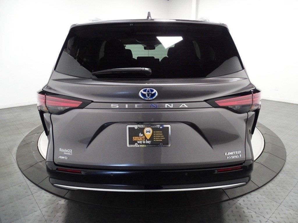 2023 Toyota Sienna Limited 6