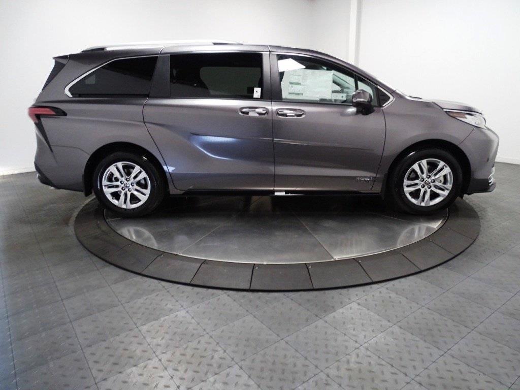 2023 Toyota Sienna Limited 8