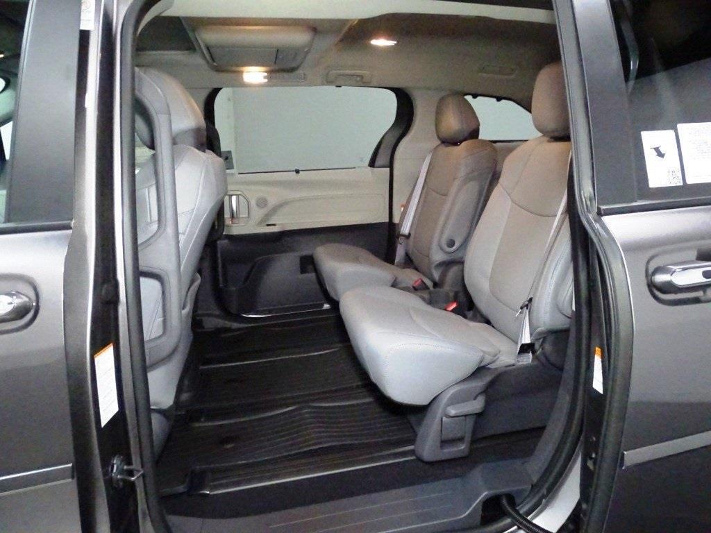 2023 Toyota Sienna Limited 20