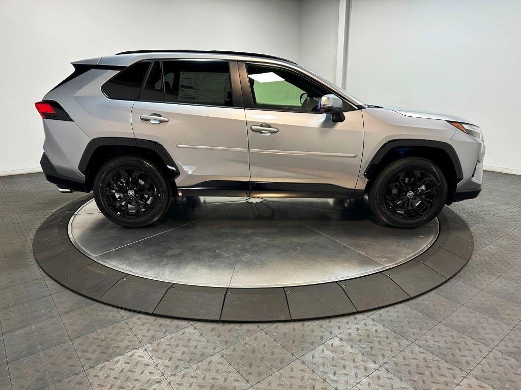 2024 Toyota RAV4 Hybrid SE 8