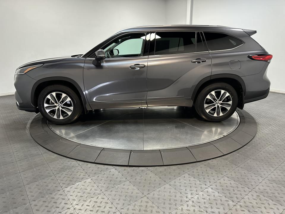 2021 Toyota Highlander XLE 8