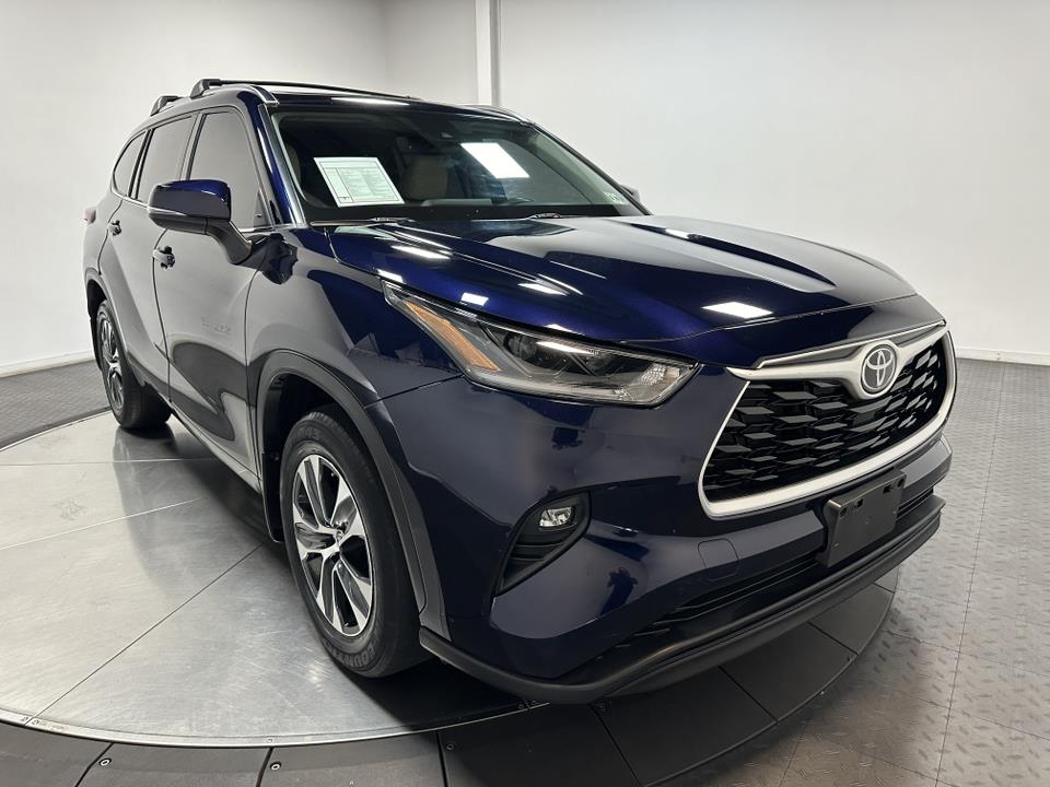 2021 Toyota Highlander XLE 2