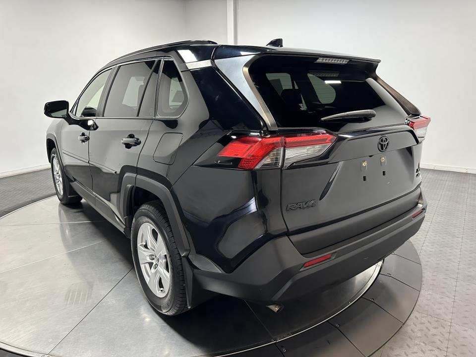 2019 Toyota RAV4 XLE 9