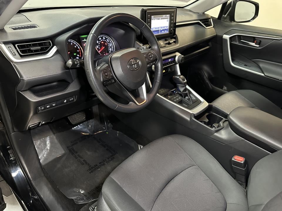 2019 Toyota RAV4 XLE 21