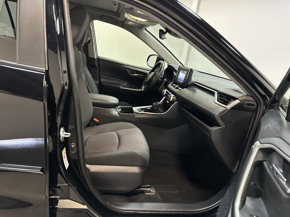 2019 Toyota RAV4 XLE 36