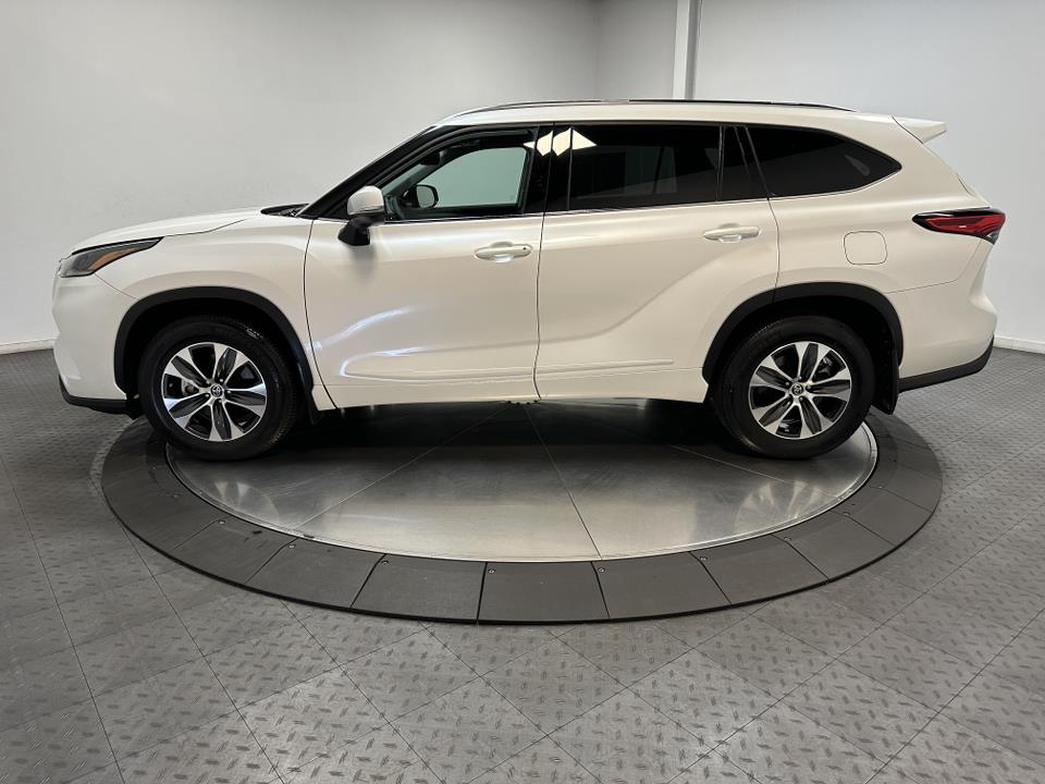 2021 Toyota Highlander XLE 8