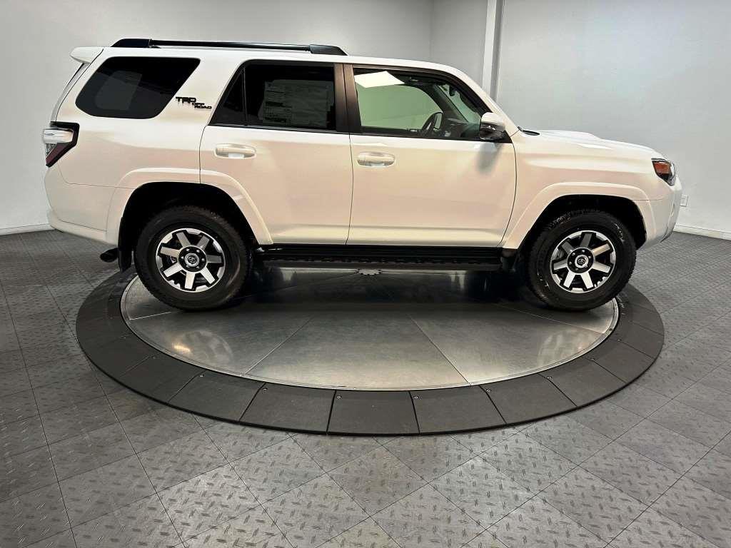 2024 Toyota 4Runner TRD Off Road Premium 9