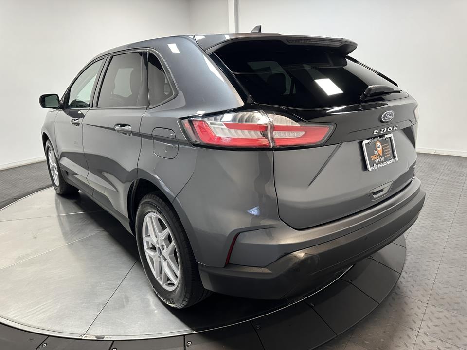 2021 Ford Edge SE 9