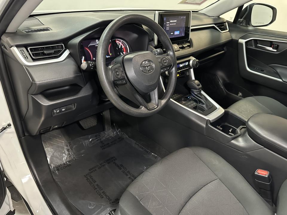 2023 Toyota RAV4 XLE 24