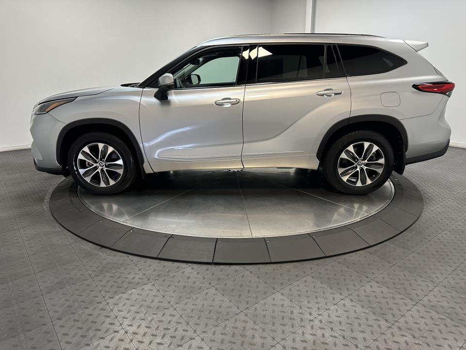 2021 Toyota Highlander XLE 8