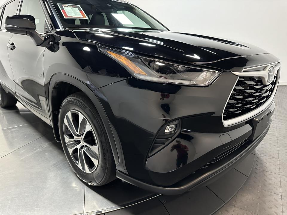 2021 Toyota Highlander XLE 3