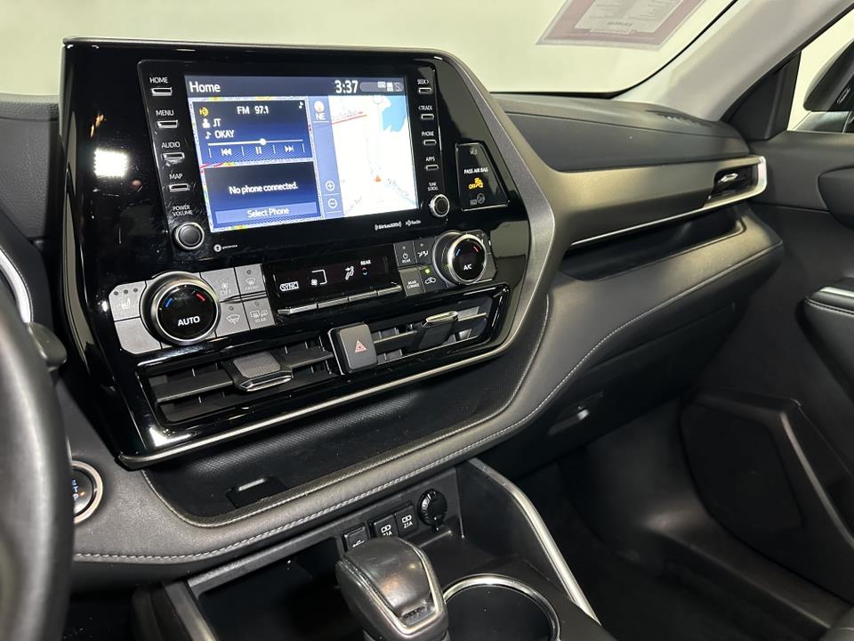 2021 Toyota Highlander XLE 28