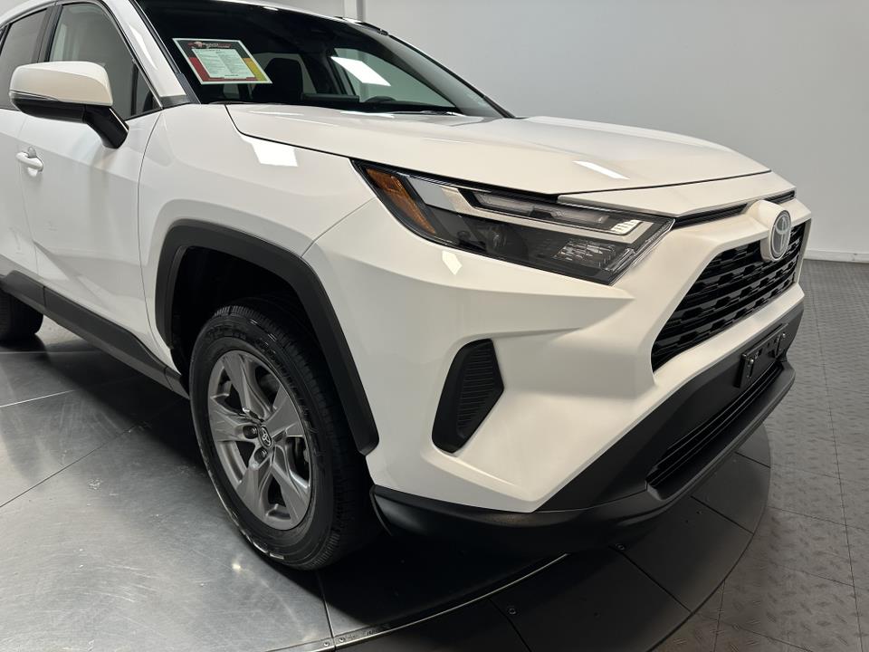 2024 Toyota RAV4 XLE 3