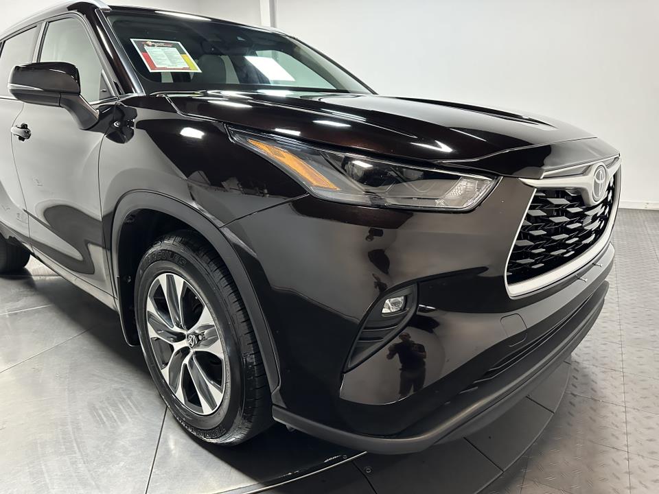 2022 Toyota Highlander XLE 3