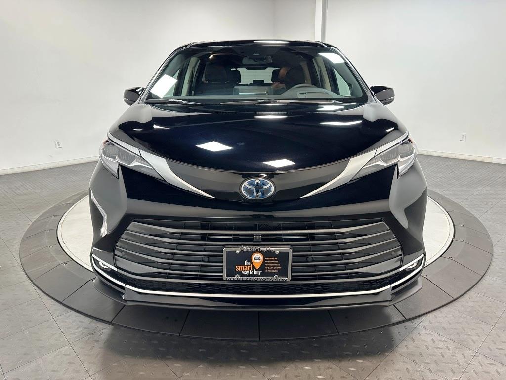 2024 Toyota Sienna Platinum 3