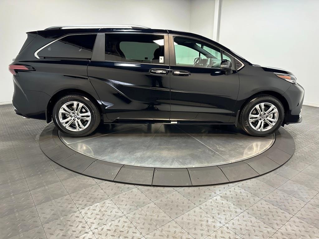 2024 Toyota Sienna Platinum 9