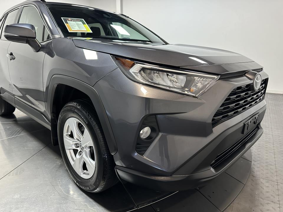 2021 Toyota RAV4 XLE 3