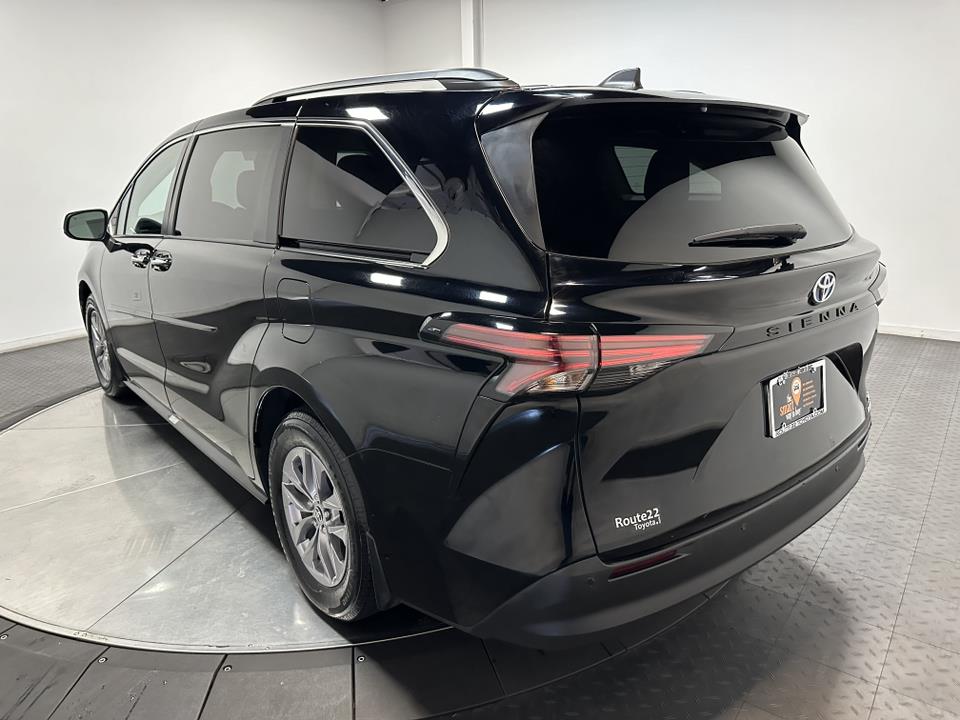 2022 Toyota Sienna XLE 9