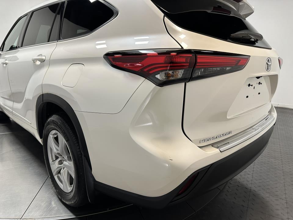 2021 Toyota Highlander LE 10