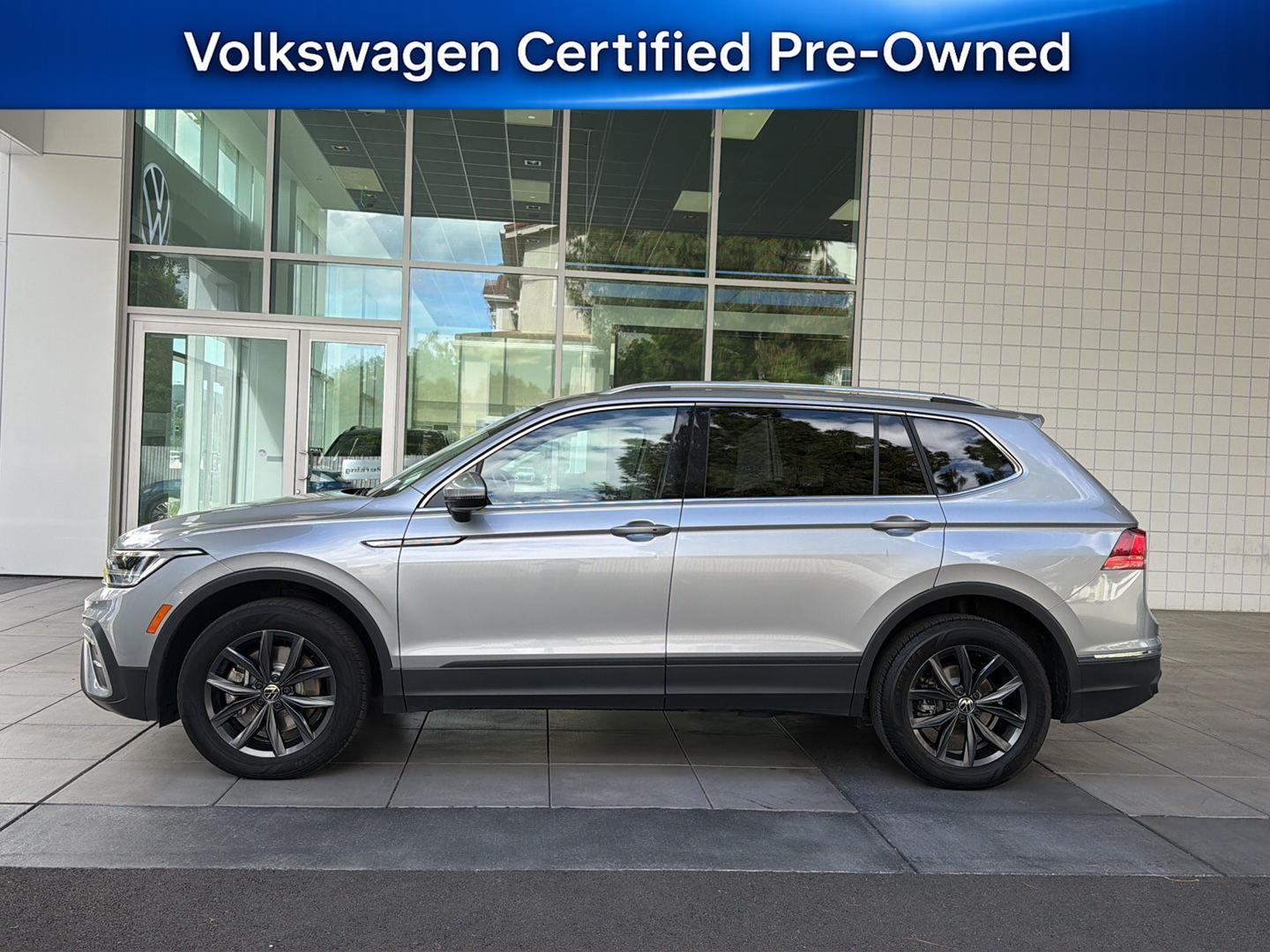 Pyrite Silver Metallic 2023 Volkswagen Tiguan SE FWD SUV / Crossover Front-Wheel Drive Automatic