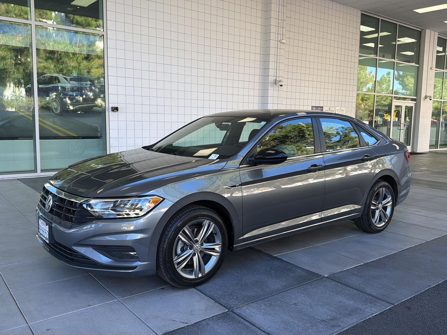 Platinum Gray Metallic 2019 Volkswagen Jetta Sedan Front-Wheel Drive Automatic