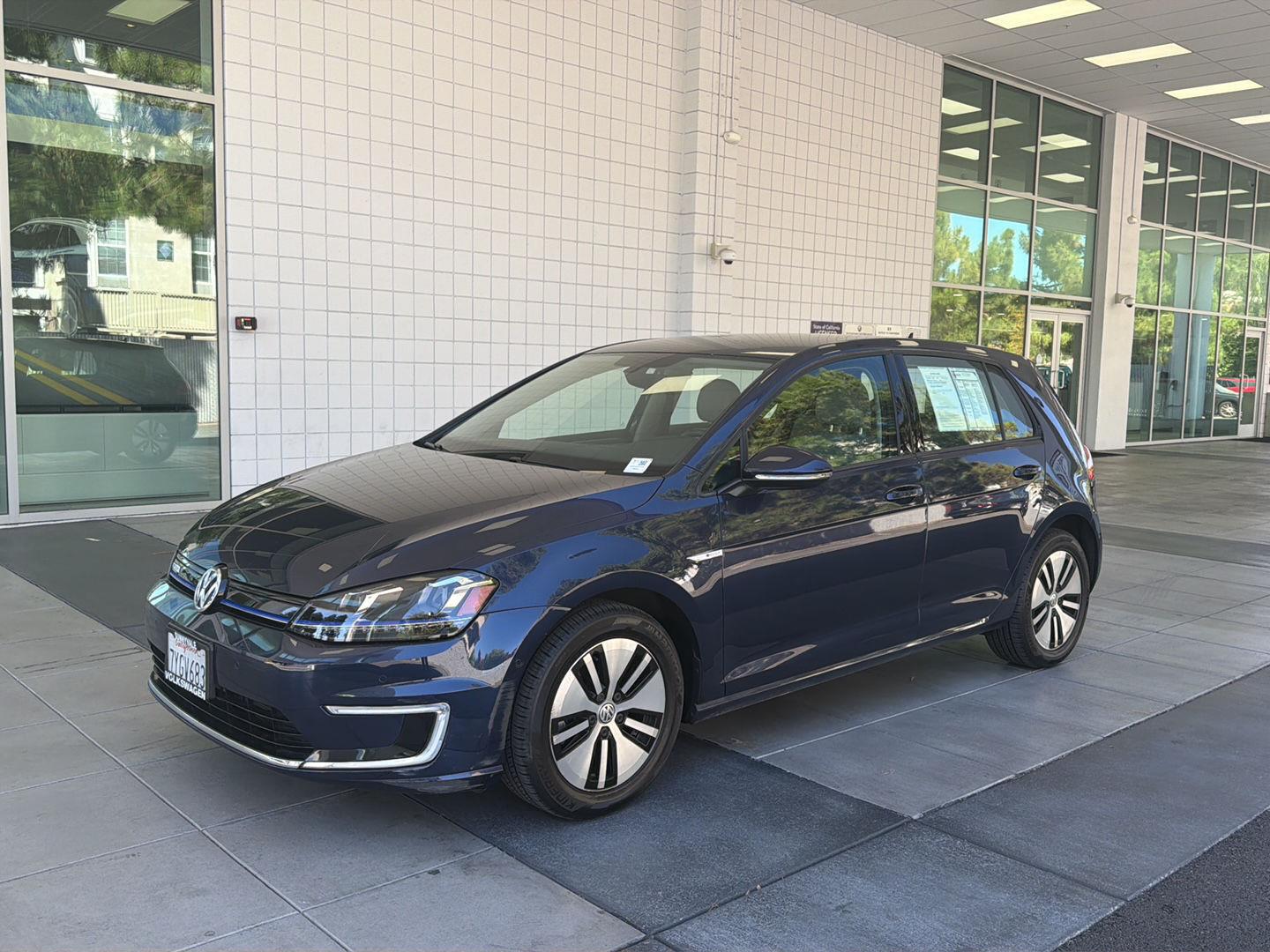 Night Blue Metallic 2016 Volkswagen e-Golf Hatchback Front-Wheel Drive Automatic