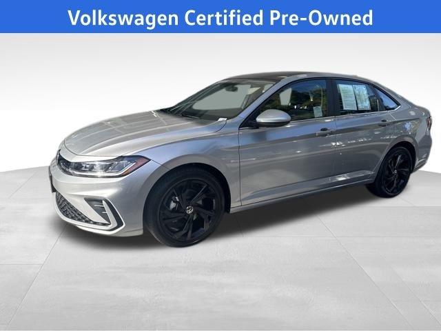 Pyrite Silver Metallic 2025 Volkswagen Jetta SE FWD Sedan Front-Wheel Drive Automatic