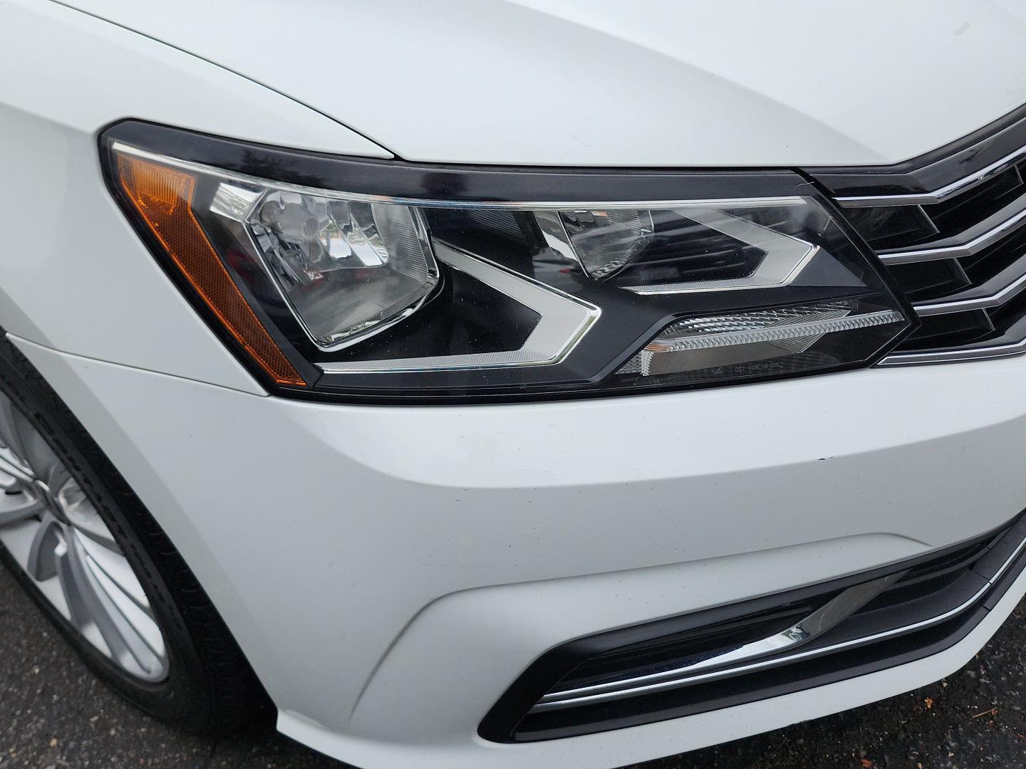 2017 Volkswagen Passat SE photo 4