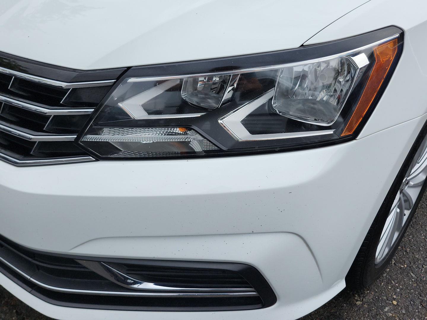 2017 Volkswagen Passat SE photo 6